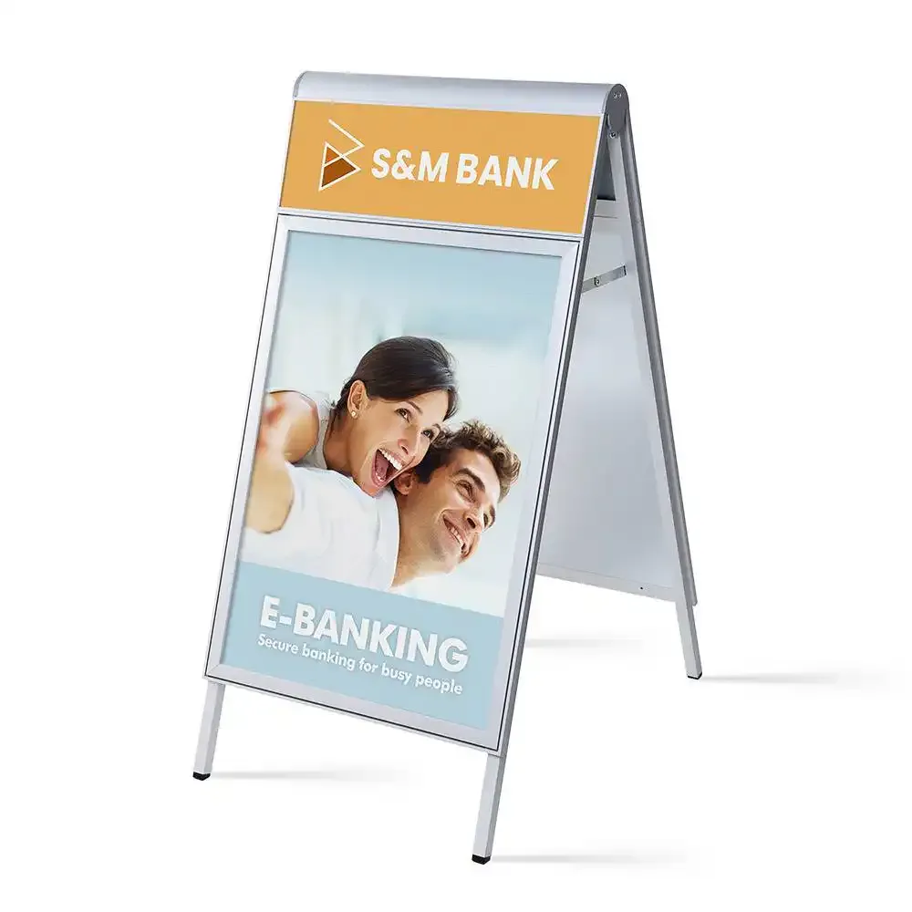 Compasso Design gadeskilt A1 med logoplade aluminium