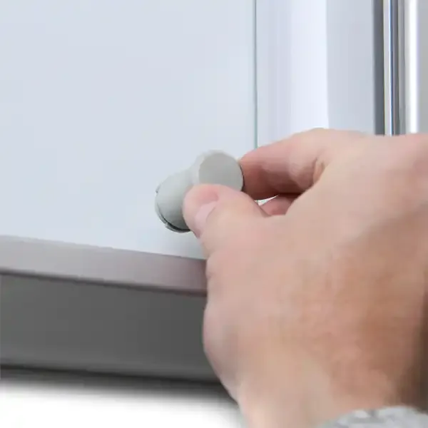 Display opslagsskab 24xA4 glas skydedøre magnettavle