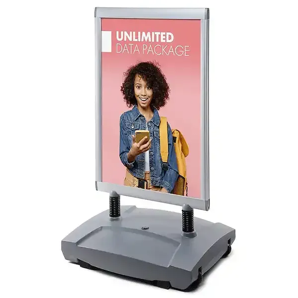 Display Windtalker Excel 70x100 gadeskilt sølv vindstabil