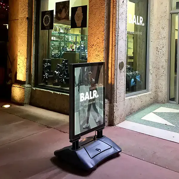 Display Wind-Sign LED A1 gadeskilt med vandbase og lys