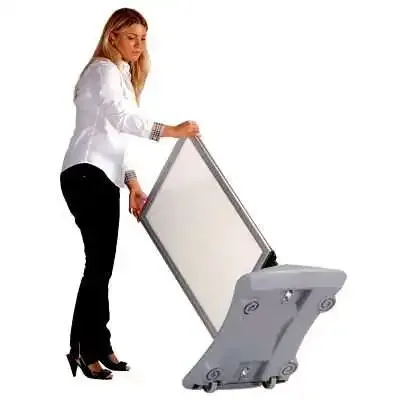 Display Wind-Sign Pro 50x70 gadeskilt sølv med hjul